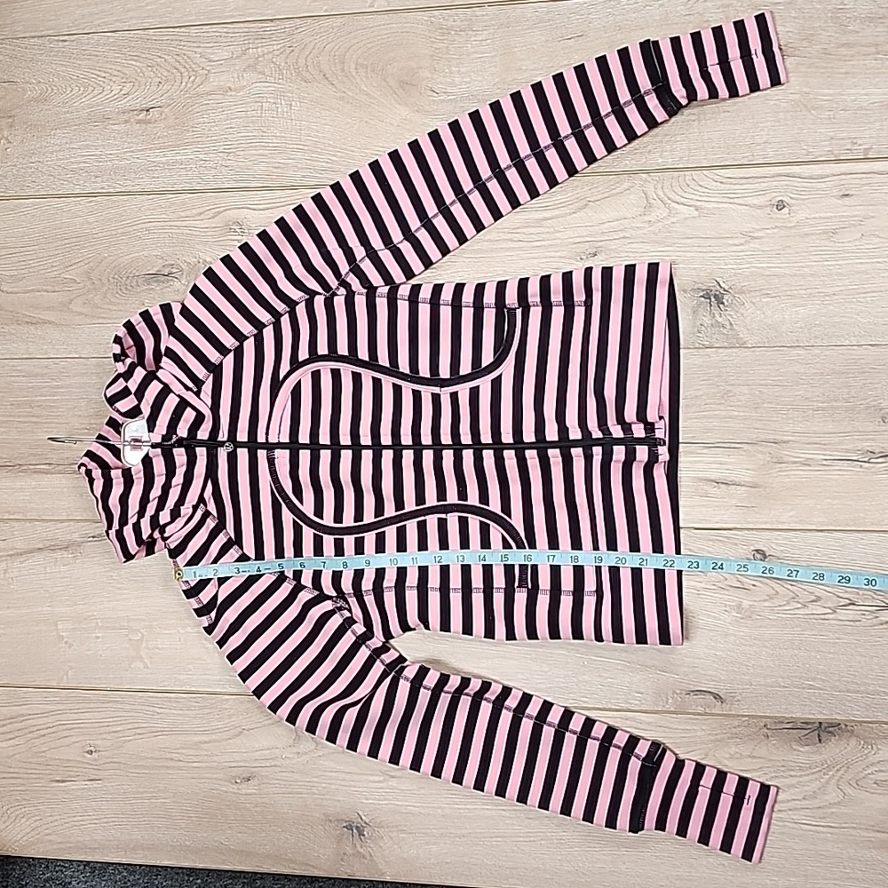 Lululemon zip up size 6 (BIN 11)